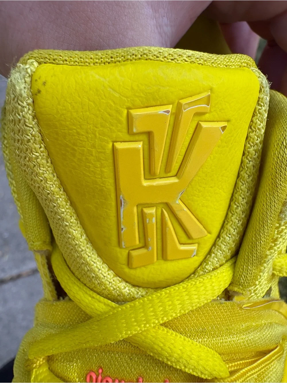 Nike Kyrie 5 x SpongeBob SquarePants GS Size 5Y Basketball Shoes Deadstock
